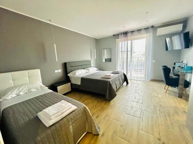Aqua B&B - Rooms And Apartments ミラッツォ エクステリア 写真