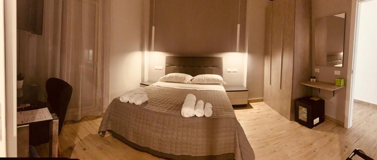 Aqua B&B - Rooms And Apartments ミラッツォ エクステリア 写真