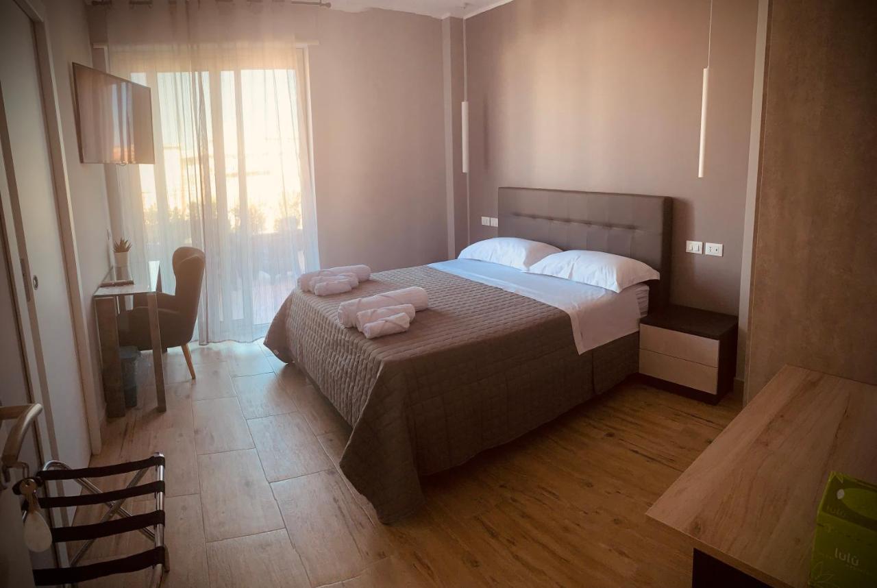 Aqua B&B - Rooms And Apartments ミラッツォ エクステリア 写真