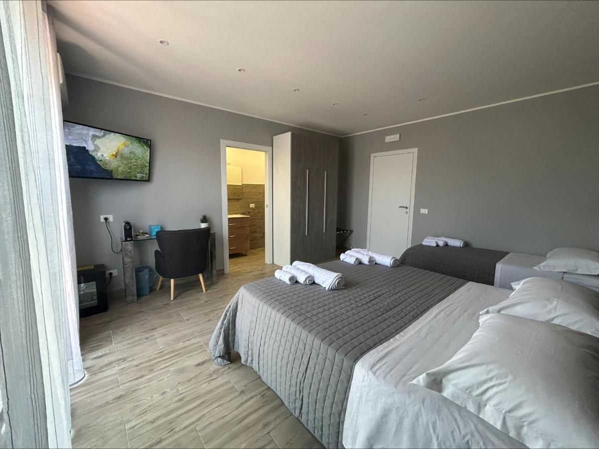 Aqua B&B - Rooms And Apartments ミラッツォ エクステリア 写真